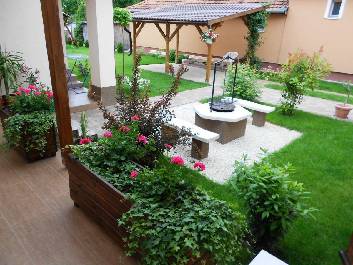 Kurucz Vendégház Hajdúszoboszló Extérieur photo
